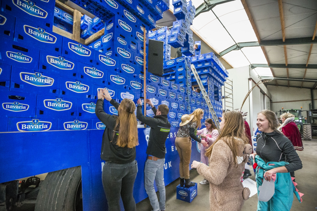 Binnen het uur een gekuiste versie van de Bavaria-carnavalswagen - De Limburger