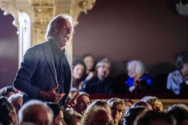 Freek de Jonge verstoort opening Boekenbal met tirade tegen ... - De Limburger