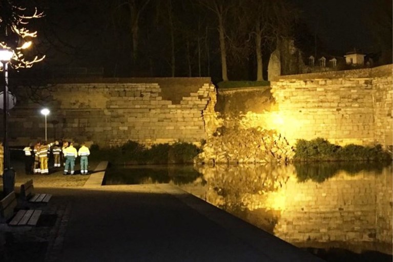 Video: Deel van oude stadsmuur in Maastricht ingestort