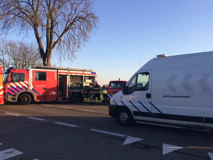 Video: Drie personen komen om het leven bij aanrijding