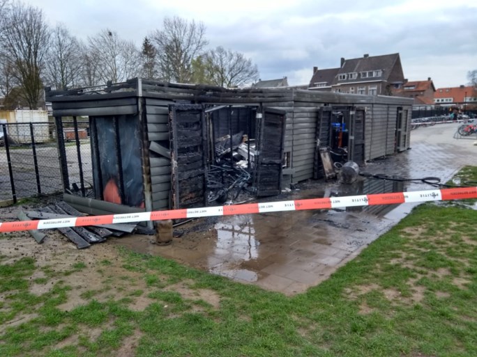 Video: Brandweer rukt uit voor brand bij basisschool
