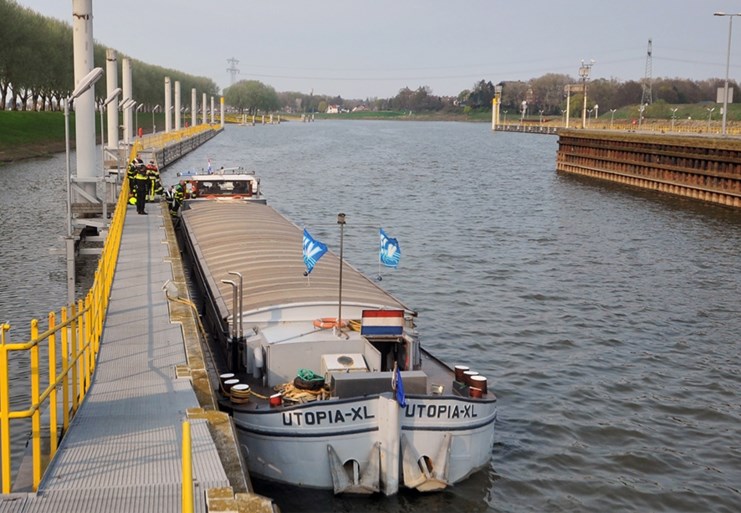 Video: Schip in nood op de Maas bij Baarlo