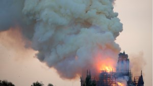 Pijnlijke fout: YouTube merkt livestreams Notre-Dame aan als complotvideo’s 9/11