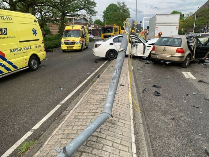 Negen gewonden en enorme ravage bij heftig ongeluk in Eindhoven