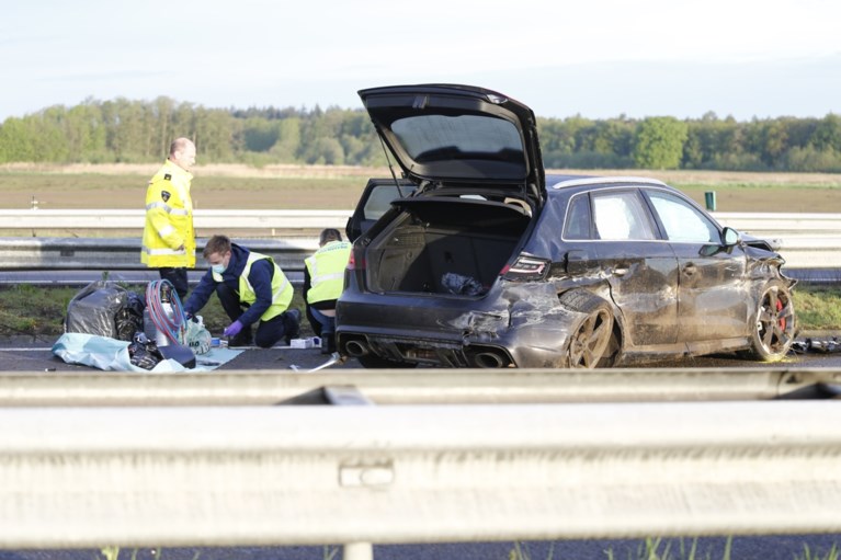 Twee arrestaties na nachtelijk ongeluk op A73, snelweg weer open