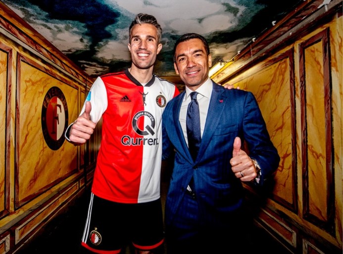 Afzwaaiende Van Persie: ‘Ontzettend blij dat ik ben teruggekomen’