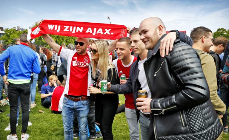 Video: Museumplein is vol voor Ajax-huldiging