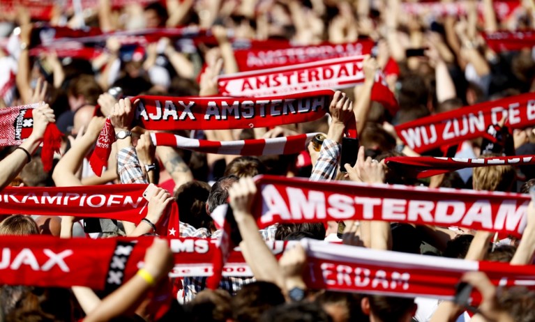 Video: Museumplein is vol voor Ajax-huldiging