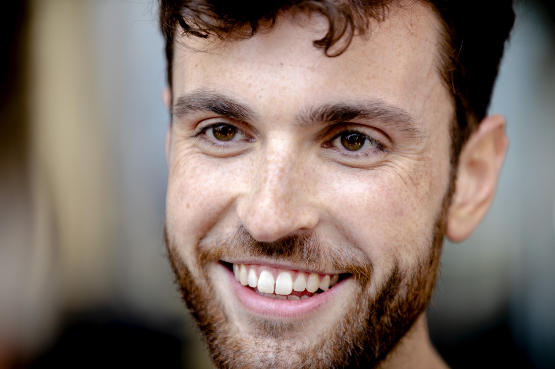 Duncan Laurence krijgt dubbel platina plaat voor Arcade ...