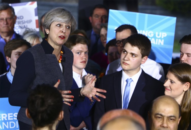 Jarenlange Brexitchaos kost premier May de kop