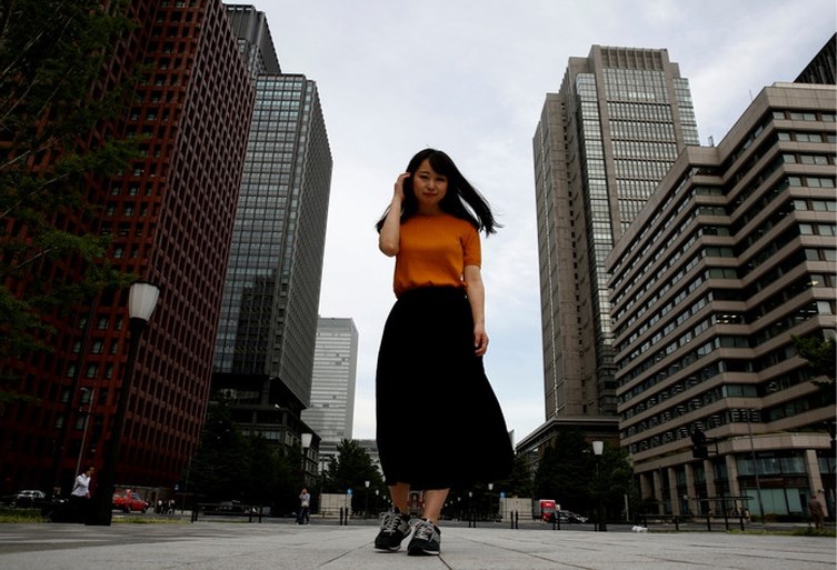 Japanse vrouwen komen in opstand tegen verplichte hoge hak op werk