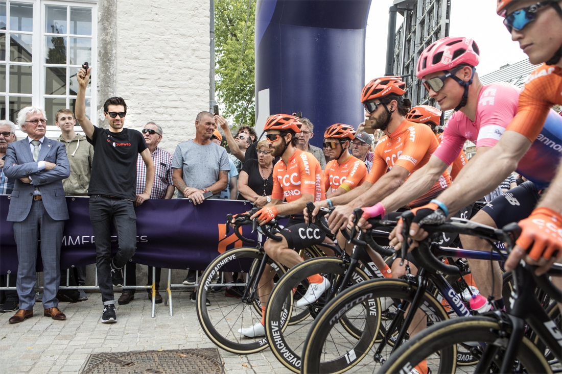 In Vaals wil iedereen weten: hoe is het met je knie, Tom Dumoulin? - De Limburger