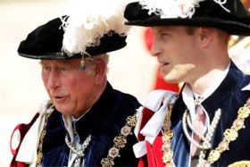 Koning treedt tijdens ‘verkleedpartijtje’ toe tot Orde van de Kouseband