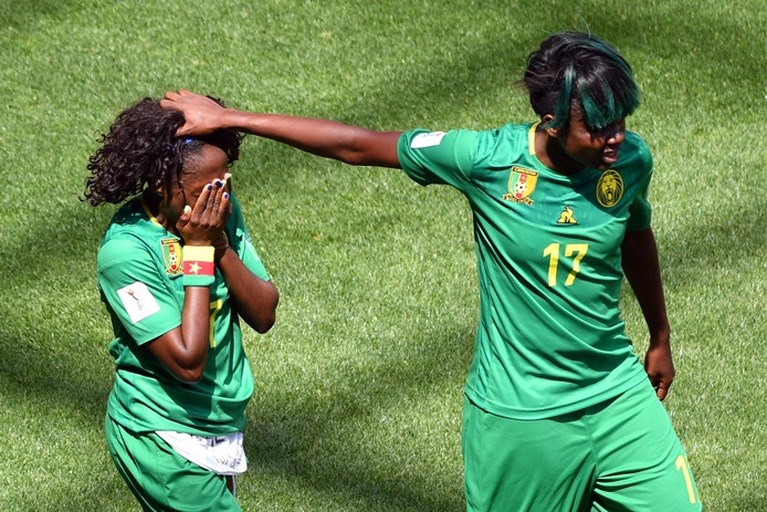 Constant gefluit bij vrouwenvoetbal, dat is nieuw