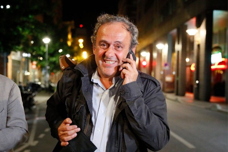 Platini vrijgelaten na dag van verhoren: ‘Het doet zoveel pijn’