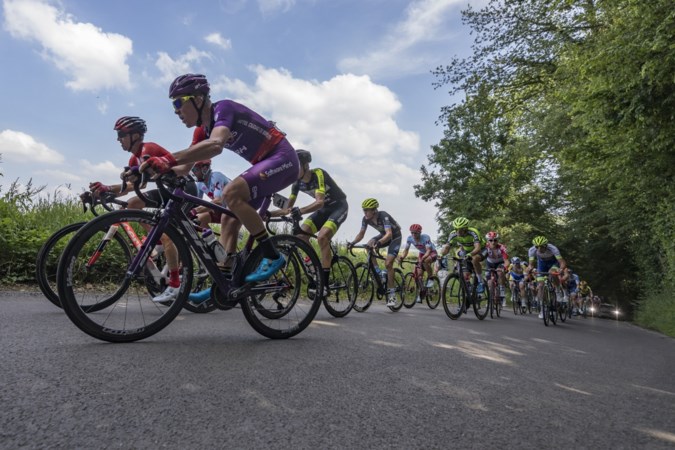 Chaos in ZLM Tour: ‘Ongelooflijk hoeveel auto’s er op het parcours reden’