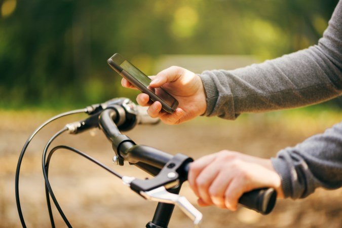 Voor zijn zoon is het te laat, maar vader Michael smeekt alle fietsers: ‘Let op de weg, niet op je telefoon’