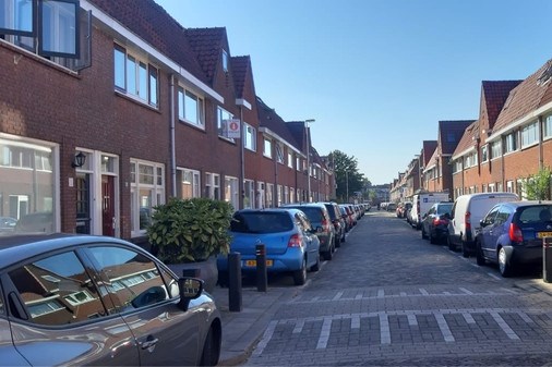 Bejaard echtpaar geschrokken nadat Wesley Sneijder hun auto molesteerde