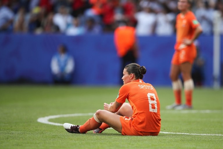 Van Veenendaal: ‘Hoop dat we teleurstelling snel omzetten in trots’