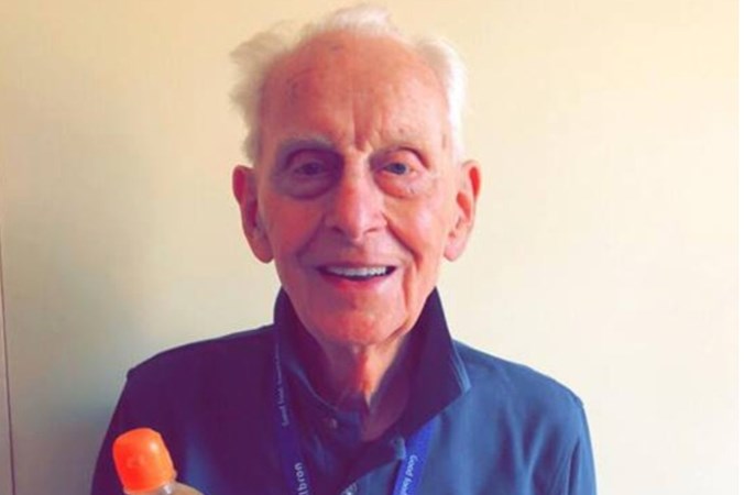 Val uit bed betekent einde Vierdaagse voor de oudste loper (92)