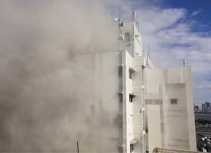 Grote brand in kantoorgebouw Mumbai, nog tientallen mensen vast in pand