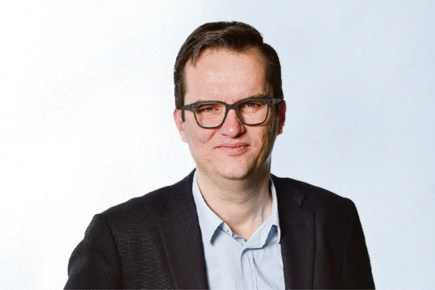 ‘Bij het aanschieten van een jeans kwam Baudets Uil van Minerva tussen de rits’