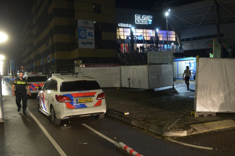 Video: Man in kritieke toestand na steekpartij bij stadion in Kerkrade