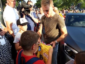Video: Gekkenhuis in Boxmeer rond ‘bronzen Steven’ en ‘gele Mike’