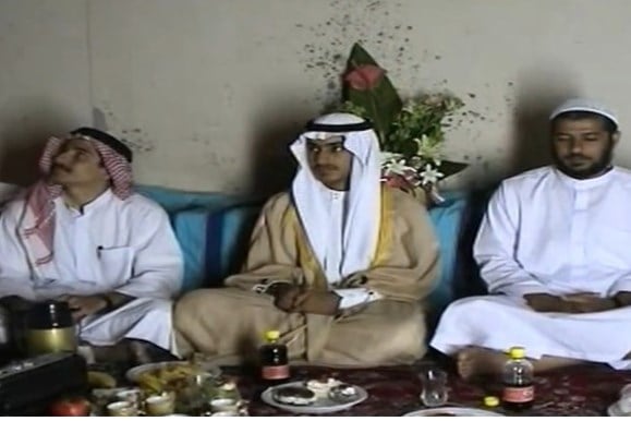 ‘Zoon van Bin Laden gedood’: Hamza was Osama’s oogappel - De Limburger