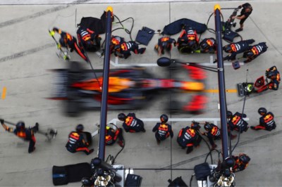 Absurd wereldrecord Red Bull: vier nieuwe banden in 1,88 seconden