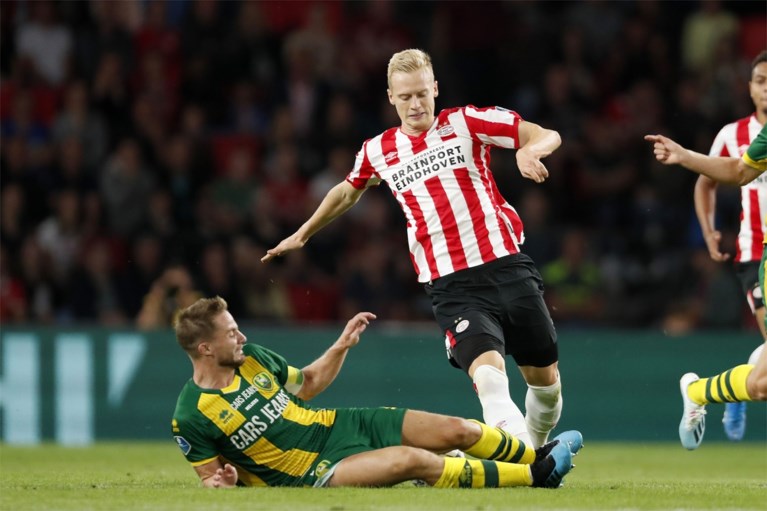 PSV behaalt eerste zege, Lozano valt uit