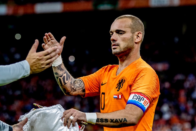 Recordinternational Wesley Sneijder (35) bevestigt einde loopbaan - De Limburger
