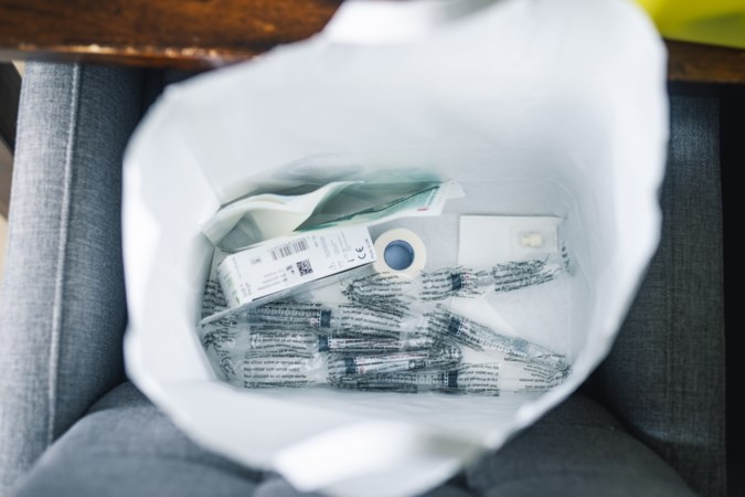 Joke (67) ontvangt chemotherapie thuis: ‘Je bent minder patiënt, meer mens’