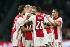 Ajax knokt zich voorbij PAOK en treft APOEL in play-offs Champions League