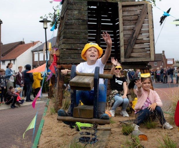 Cultuurparade trekt door Berg aan de Maas