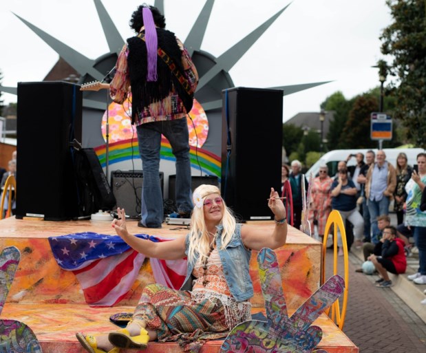 Cultuurparade trekt door Berg aan de Maas