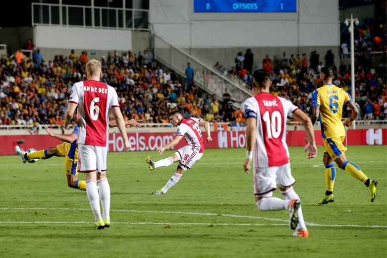 Matig Ajax moet klus thuis klaren na remise op Cyprus