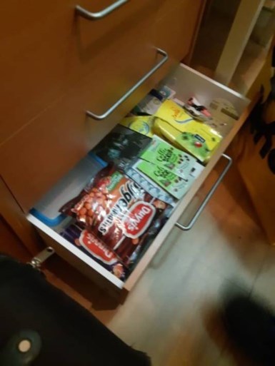 Vader (63) en zoon versturen kilo’s drugs naar buitenland: 25.000 xtc-pillen onderschept