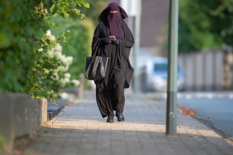 Video: Geweigerde Limburgse nikabdraagster: ‘Ik wil gewoon met de bus kunnen reizen’