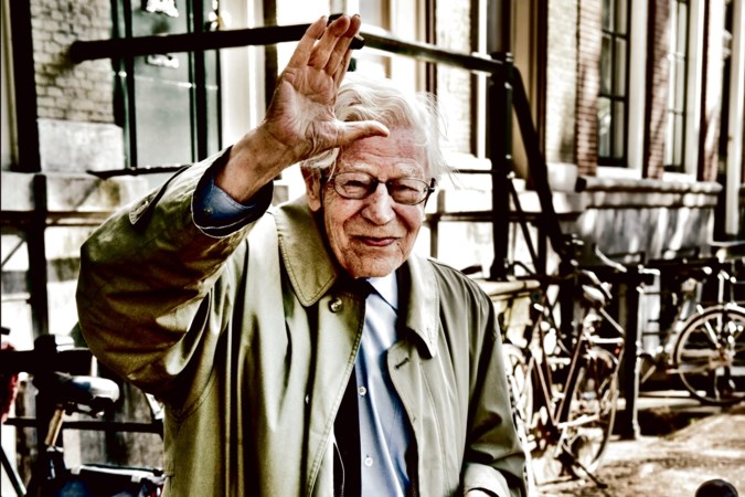 Herinneringen aan Drs. P: met educatief handgebaar en wolvengehuil
