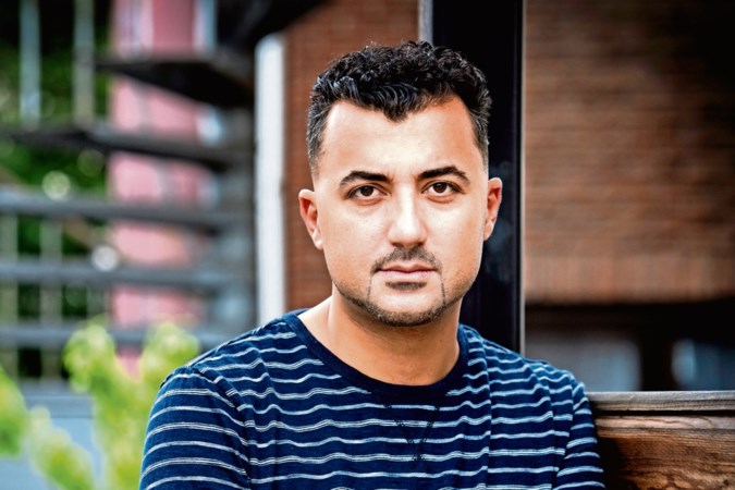 Vier dagen cel voor het beledigen van AD-columnist en schrijver Özcan Akyol