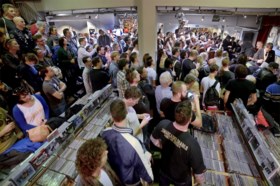 Muziekwinkel Sounds viert feest met Tim Knol en The Slow Show