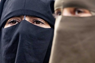 Drie weken boerka-verbod: drie incidenten en geheime cijfers