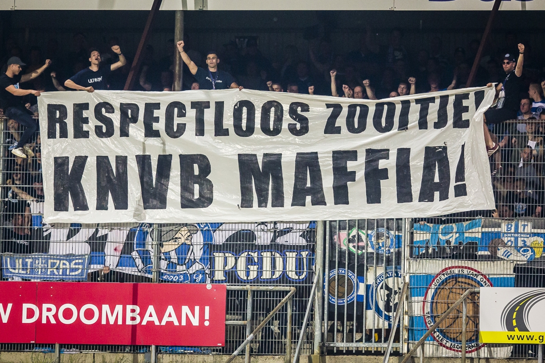 Wonderbaar De Graafschap beboet voor spandoek 'KNVB-maffia' in Venlo - De DY-85