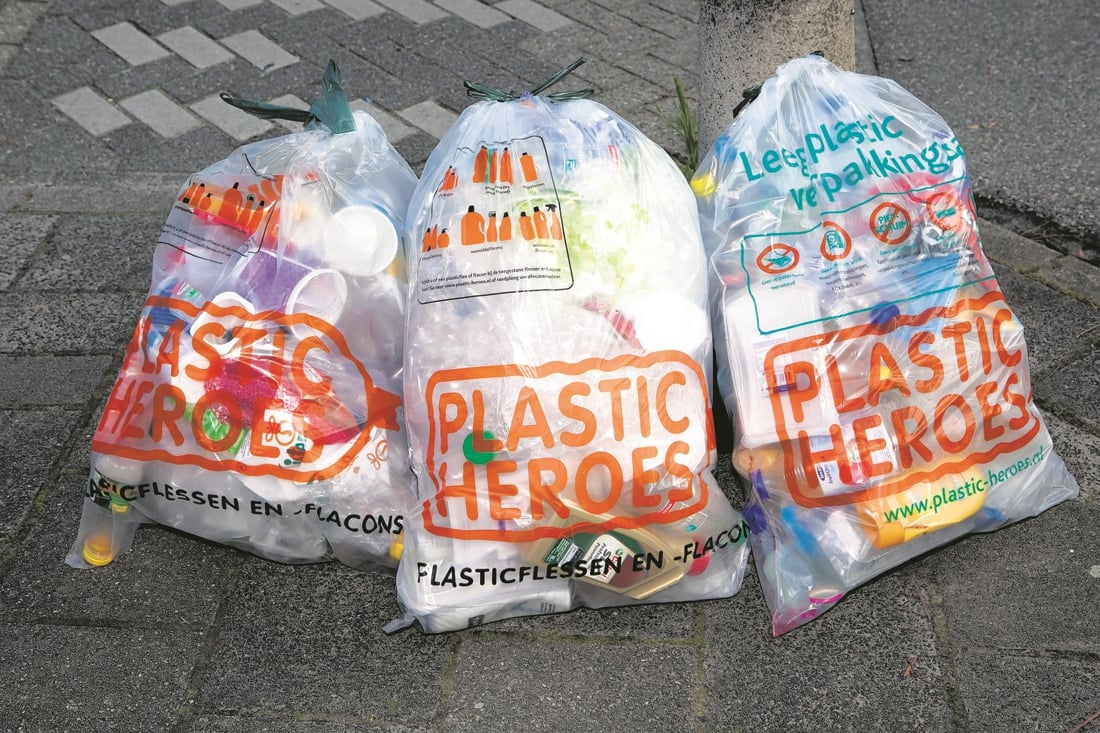 Gemeente Vaals wijst inwoners op juist aanbieden plastic-afvalzakken - De Limburger