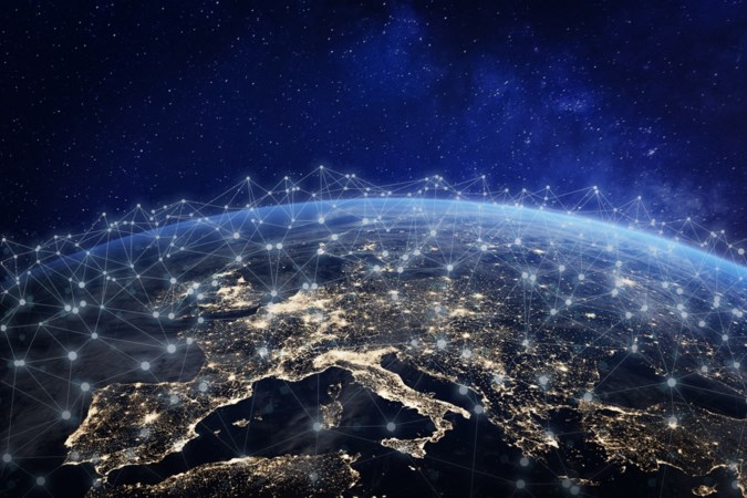 File in de ruimte: we zien door satellieten de sterren niet meer