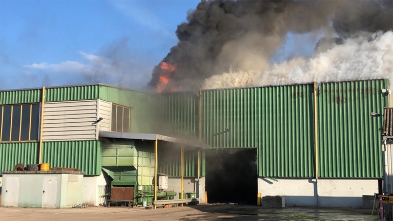 Veel schade na uitslaande brand bij afvalverwerker in Venray