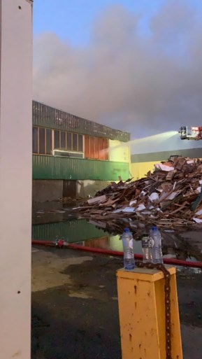 Veel schade na uitslaande brand bij afvalverwerker in Venray