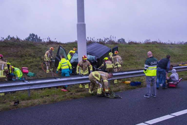 Twee doden en drie gewonden bij ernstig ongeluk op A73