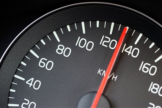 Maximaal 100 op de snelweg heeft (bijna) alleen maar voordelen